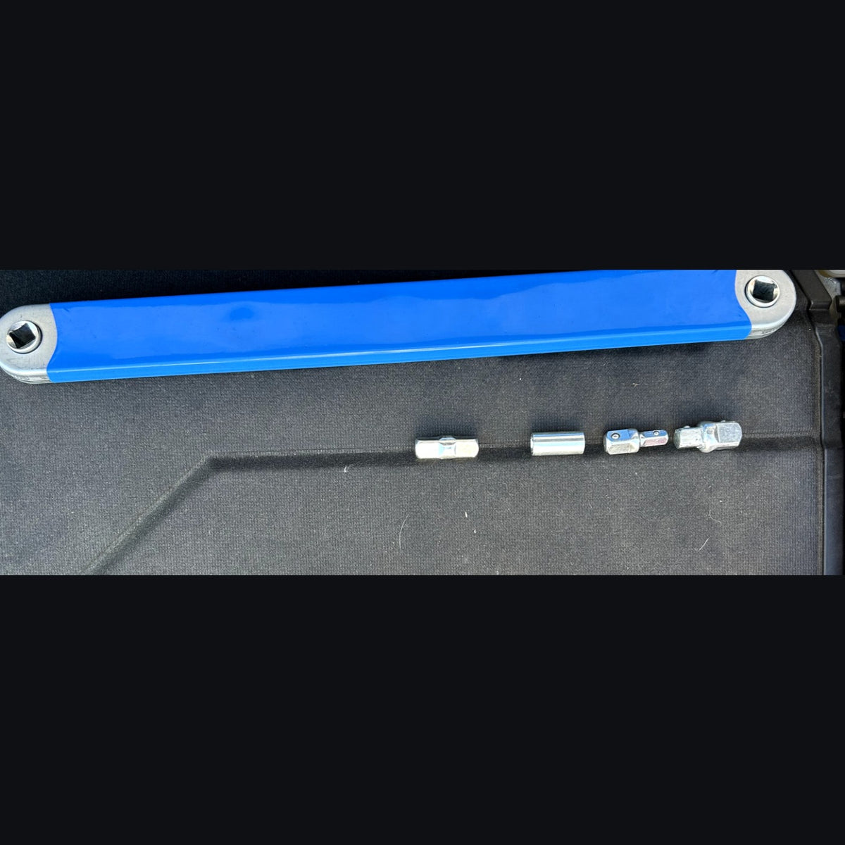 Contenu du colis : la barre 38 cm, 3 adaptateurs et un raccord